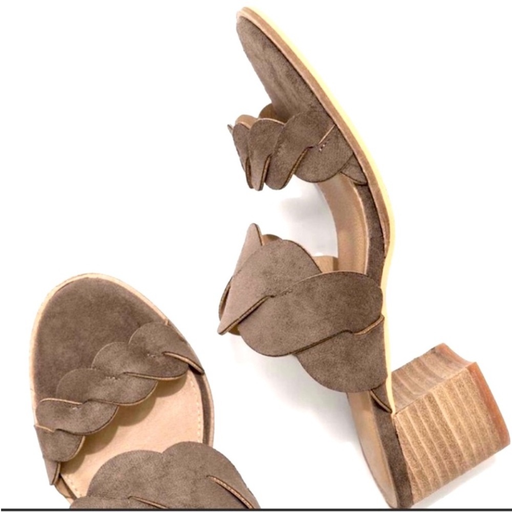 VICI felicia  stacked heel NIB 7.5